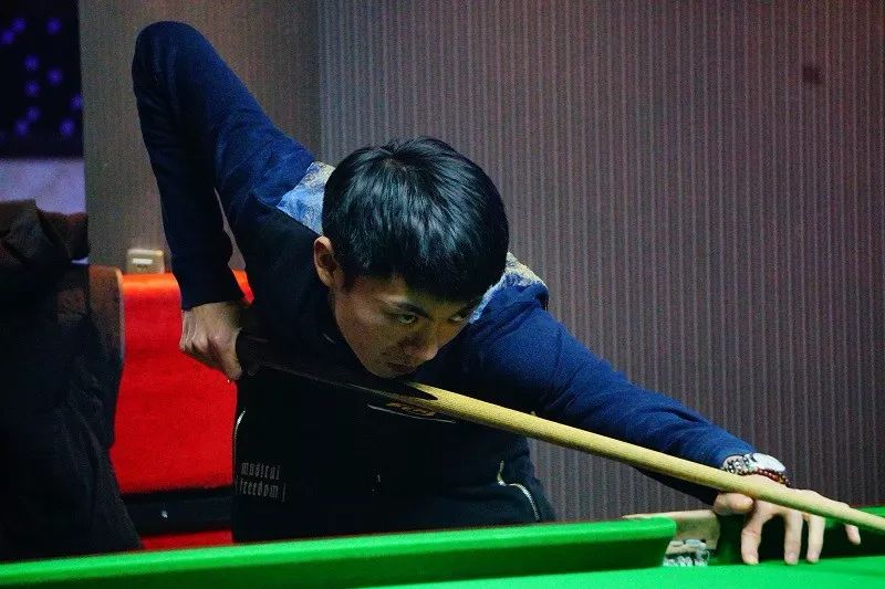 员在场上 员在场上