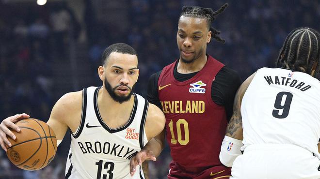 他专注于每 他专注于每